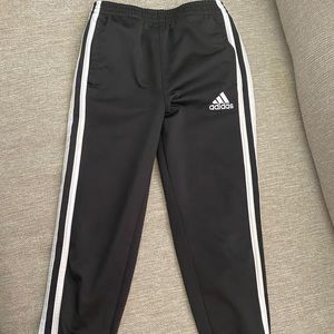 Adidas jogging pants for boys, size 6